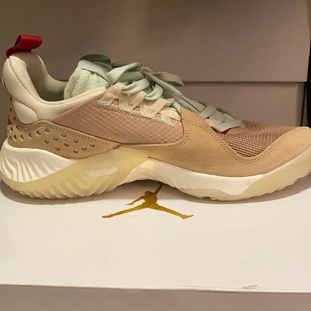 Womens Jordan Delta. BRAND NEW never worn. - Picture 1 of 5
